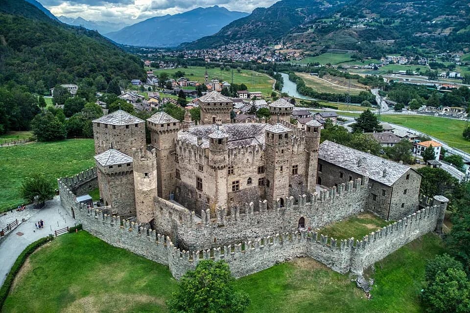 #4 Castello di Fénis, Aosta Valley — Top 10 Italian Castles in 2026