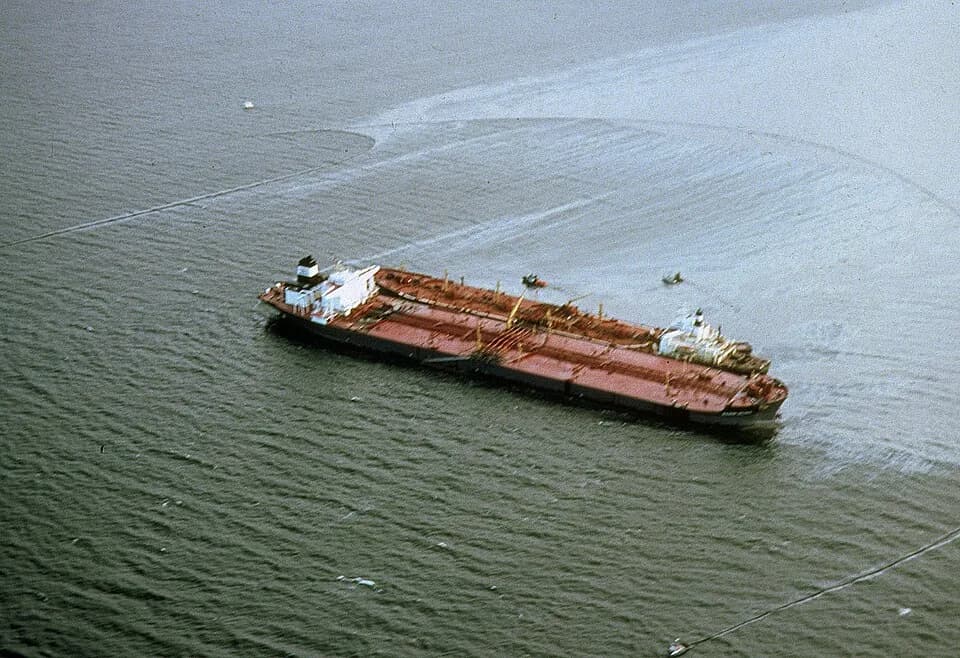 #6 Exxon Valdez Oil Spill (1989) — Top 10 Worst Environmental Disasters