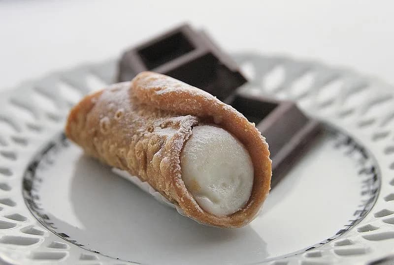 #3 Cannoli — Top 10 Italian Desserts in 2026