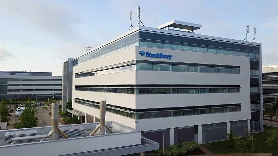 #4 BlackBerry — Clinging to Physical Keyboards — Top 10 Worst Business Pivots