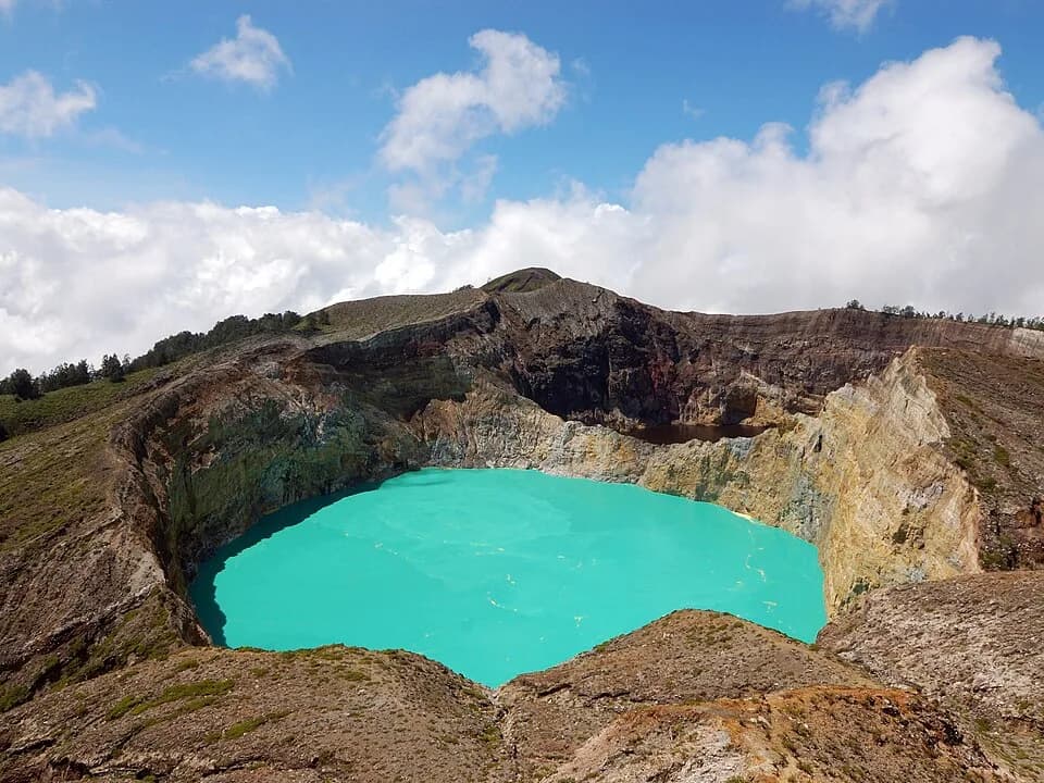 #3 Kelimutu — Top 10 Indonesian Volcanoes in 2026