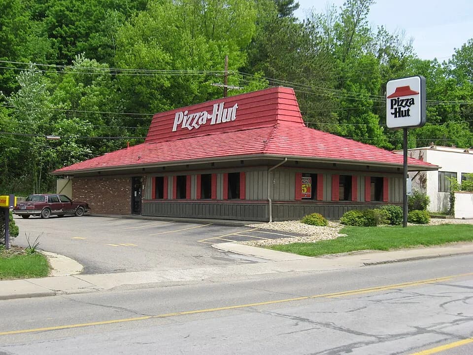 #7 Pizza Hut — Top 10 Best Fast Food Chains in the World