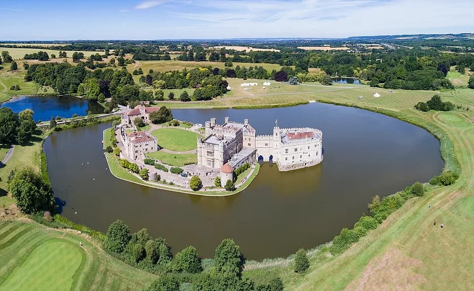 #9 Leeds Castle — Top 10 Castles to Visit in the UK 2026 – Must‑See Historic Sites