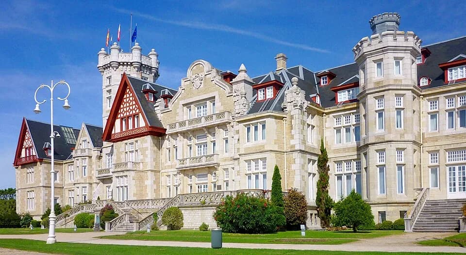 #5 Gran Hotel — The 10 Best Spanish-Language TV Shows to Stream on Netflix (2026)