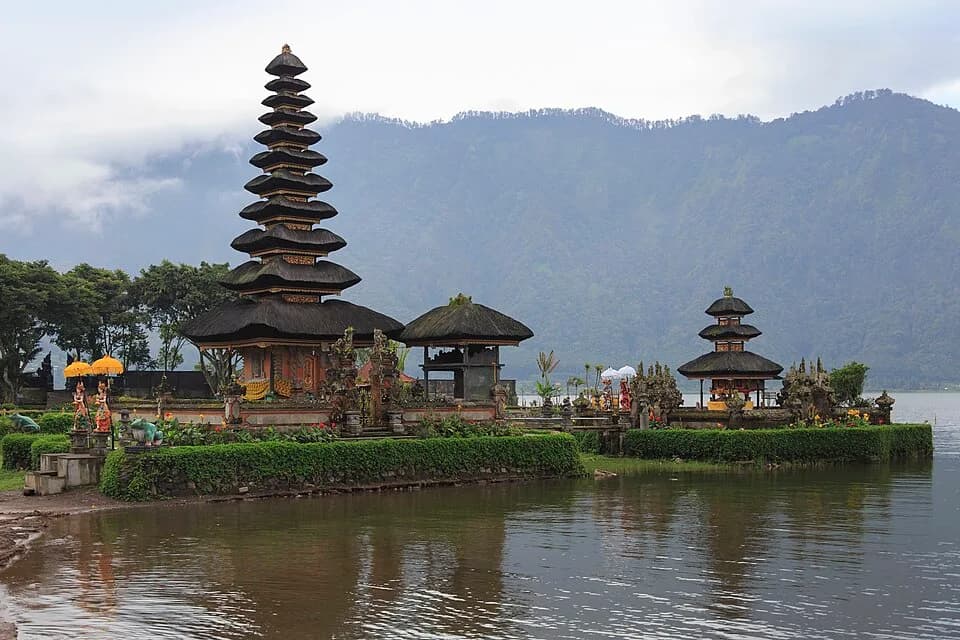 #4 Ulun Danu Beratan — Top 10 Indonesian Temples in 2026