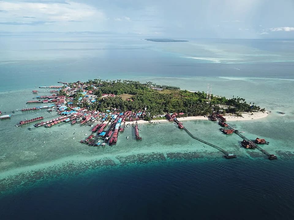#7 Derawan Islands — Top 10 Indonesia Diving Spots in 2026