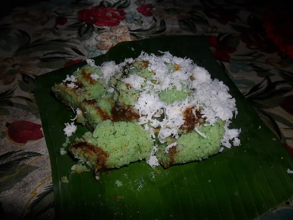 #7 Kue Putu — Top 10 Indonesian Desserts in 2026