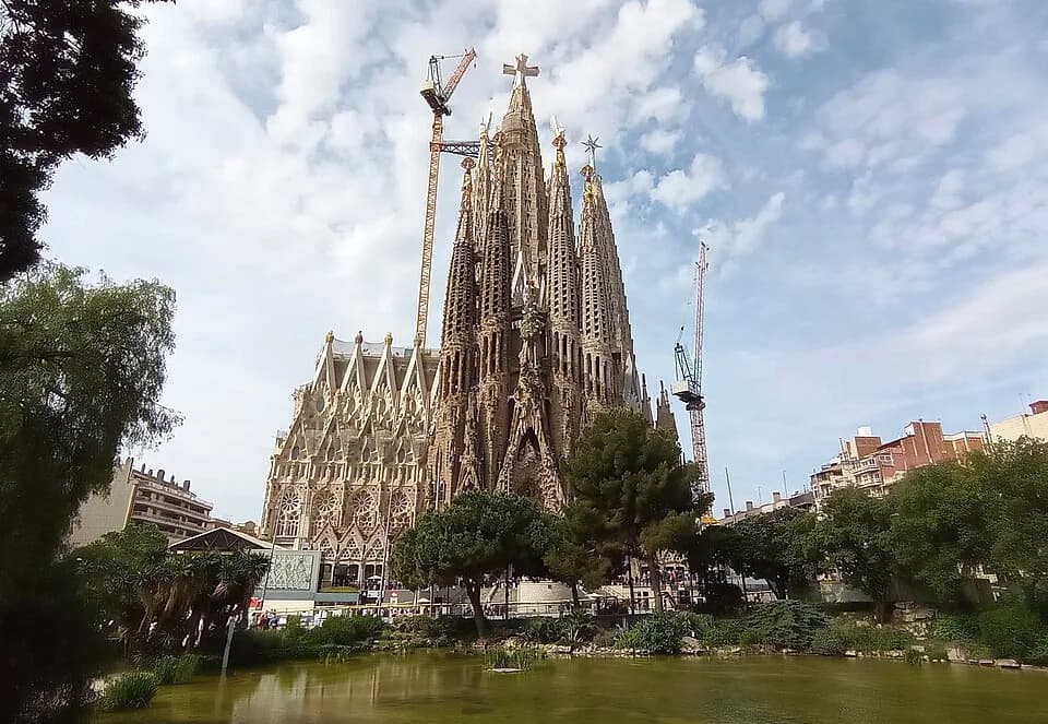 #1 Sagrada Família, Barcelona — Top 10 Architectural Marvels in Spain