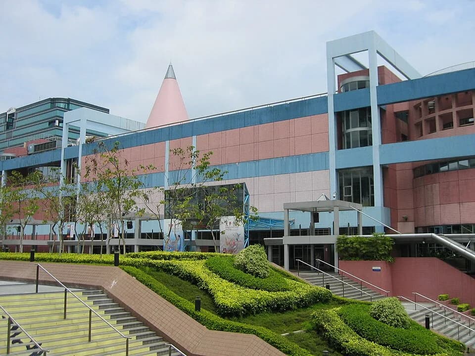 #7 Hong Kong Science Museum — Top 15 Best Family Attractions & Theme Parks in Hong Kong 2026