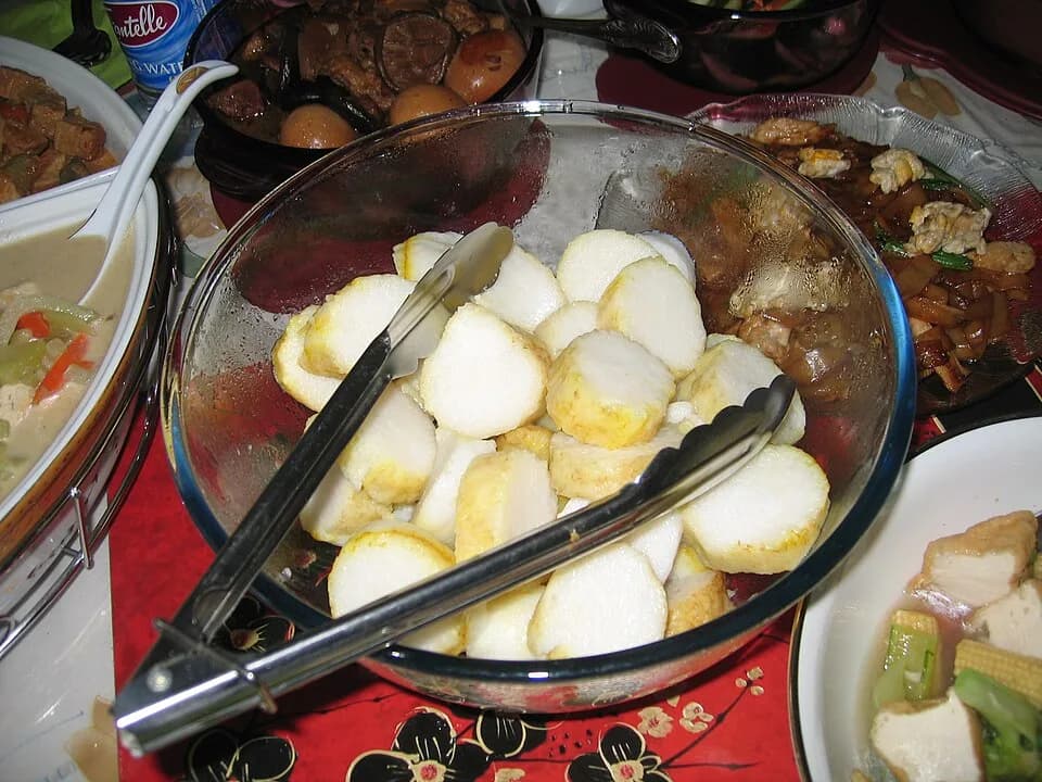 #9 Lontong — Top 10 Indonesian Rice Dishes in 2026