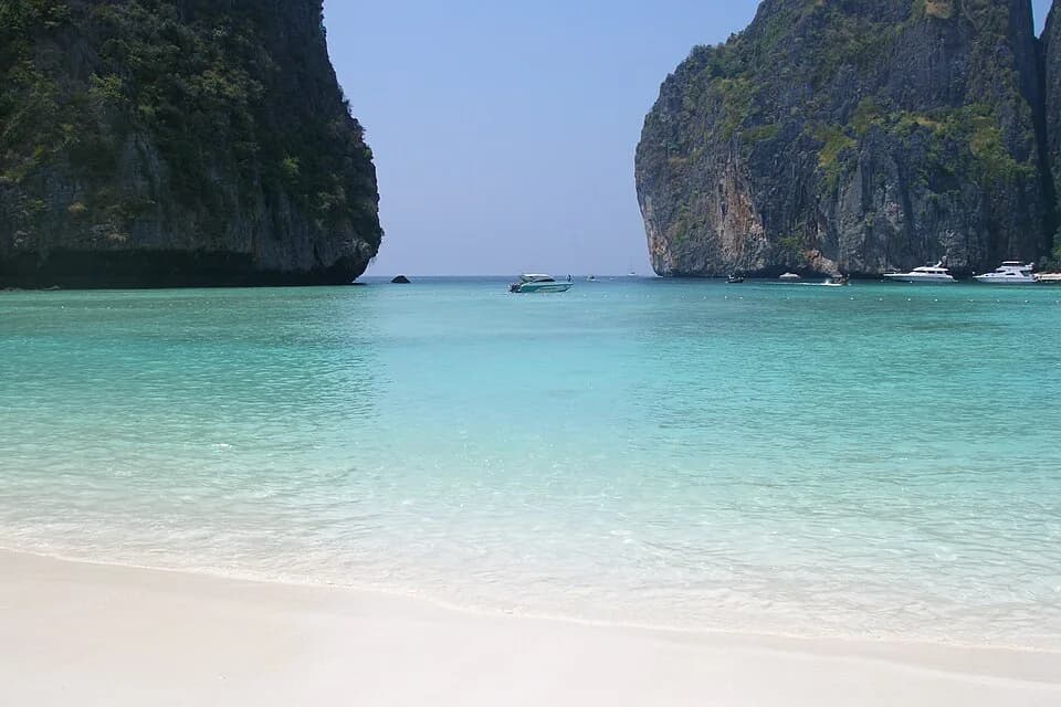 #1 Maya Bay, Koh Phi Phi — Top 10 Thailand Beaches & Islands in 2026