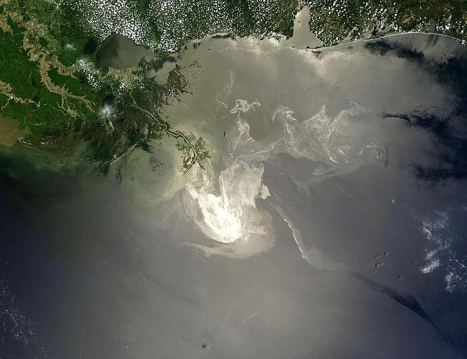 #2 Deepwater Horizon Oil Spill (2010) — Top 10 Worst Environmental Disasters