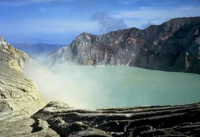 #5 Kawah Ijen — Top 10 Indonesian Volcanoes in 2026