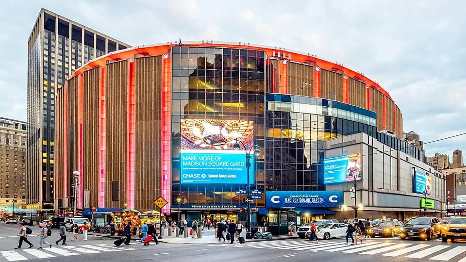 #3 Madison Square Garden — Top 10 Most Iconic Sporting Stadiums in the World