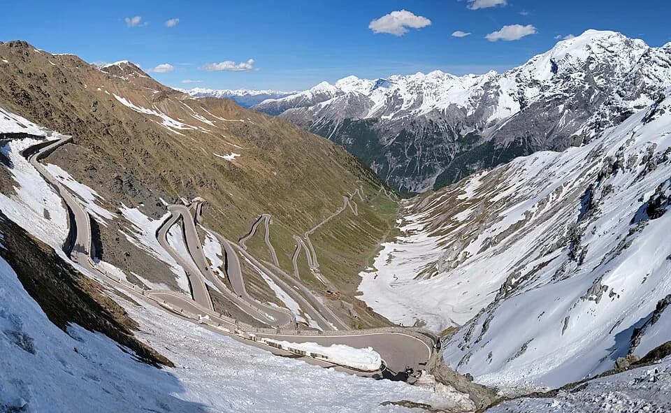 #2 Stelvio Pass — Top 10 Italian Cycling Experiences in 2026