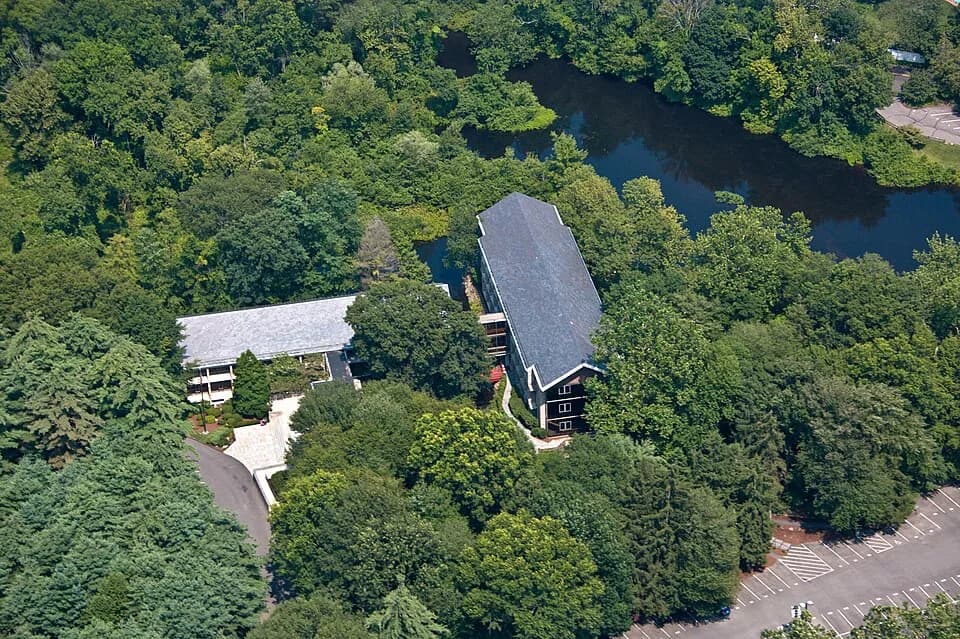 #1 Bridgewater Associates — Top 10 US Hedge Funds by Assets Under Management