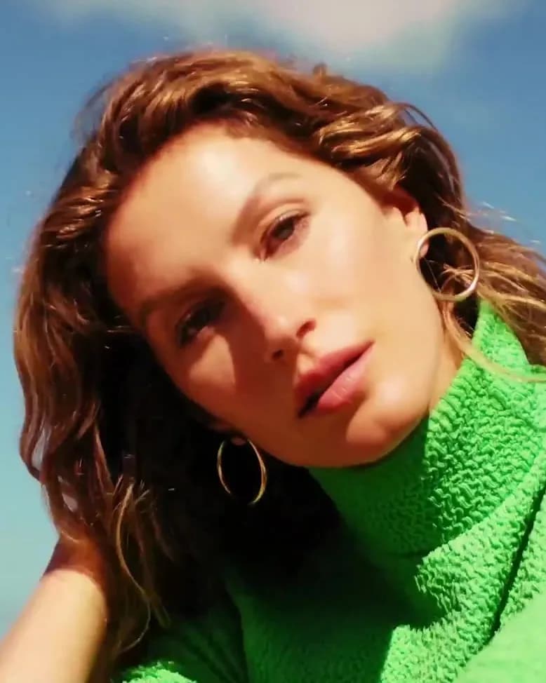 #4 Gisele Bündchen — The Richer Half — Top 10 WAGs Who Became More Famous Than the Athletes