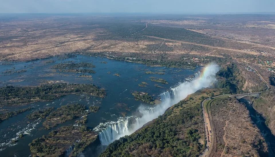 #3 Victoria Falls, Zambia/Zimbabwe — Top 10 Most Impressive Waterfalls