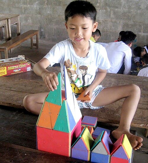 Top 10 Toys That Keep Kids Entertained Without a Screen — Lifestyle Top 10 List