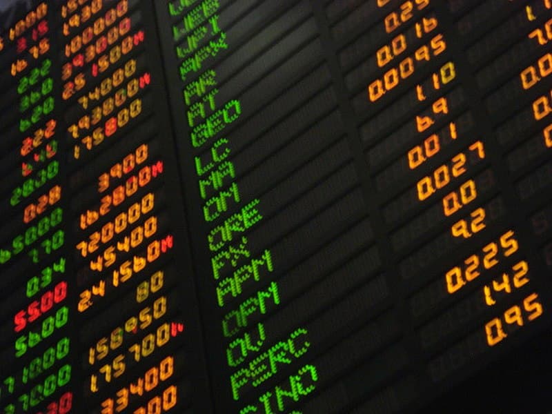 Top 10 Investing Mistakes That Cost Beginners Thousands — Finance Top 10 List