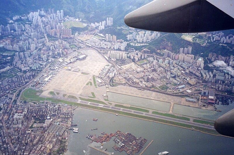 #10 Kai Tak (Legacy), Hong Kong — Top 10 Scariest Airports in the World