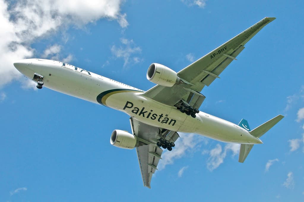 #3 Pakistan International Airlines — Top 10 Worst Airlines in the World