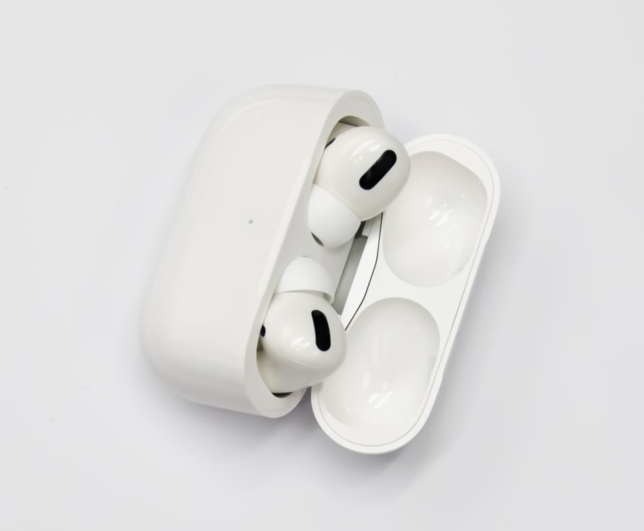 #7 Apple AirPods Pro 3 — Top 10 Best Noise Cancelling Headphones 2026