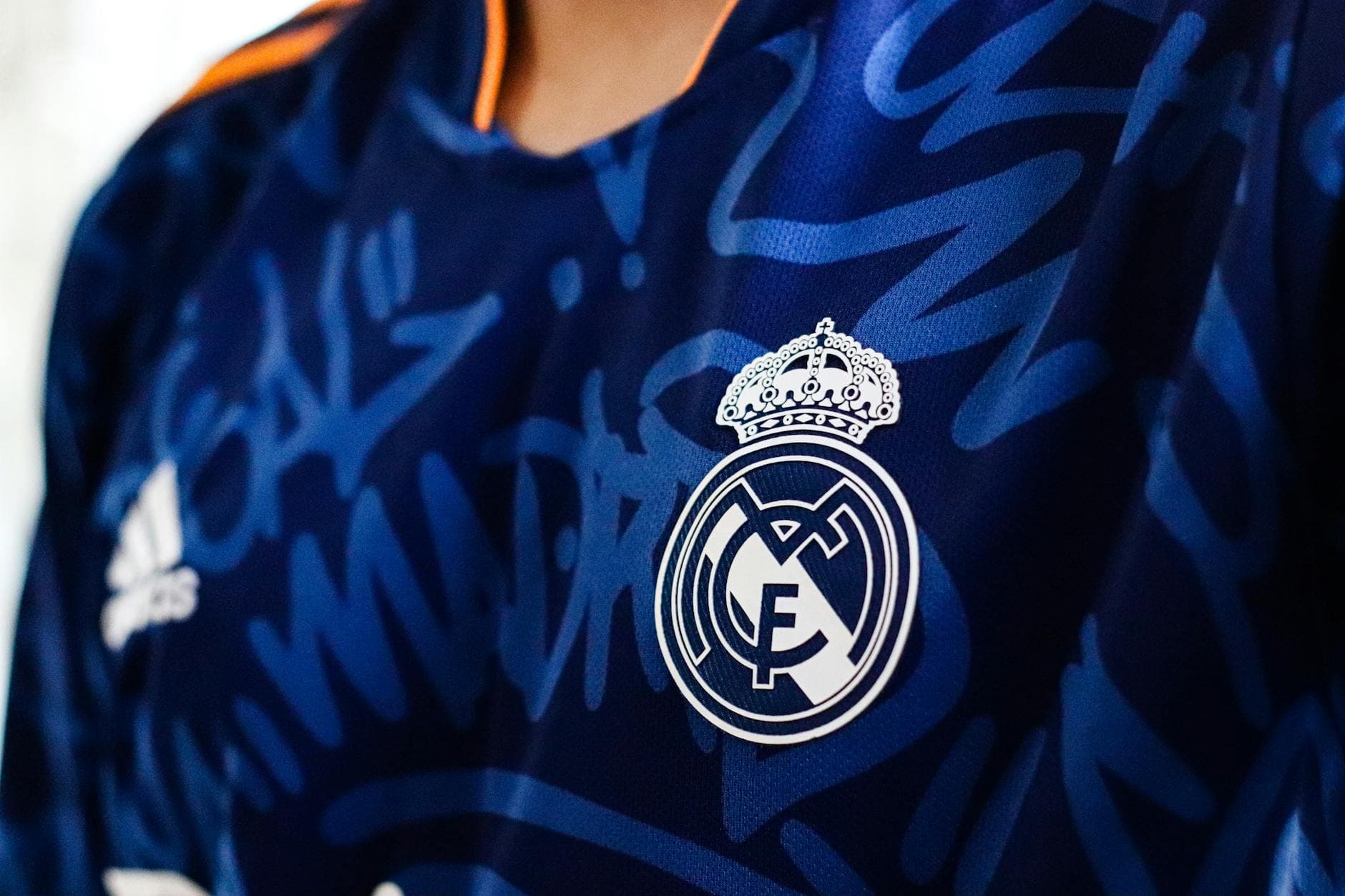 #9 Inter Milan Snake Logo (2021) — Top 10 Worst Sports Team Rebrands