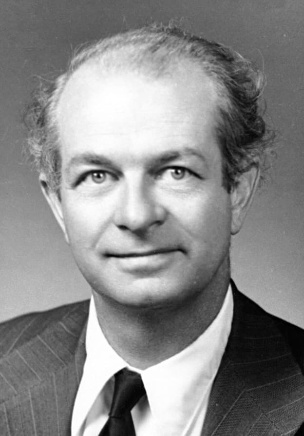 #6 Linus Pauling — Top 10 Most Influential Nobel Prize Winners in Science