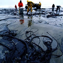 #5 Oil Spills and Offshore Drilling — Top 10 Worst Ocean Pollution Sources
