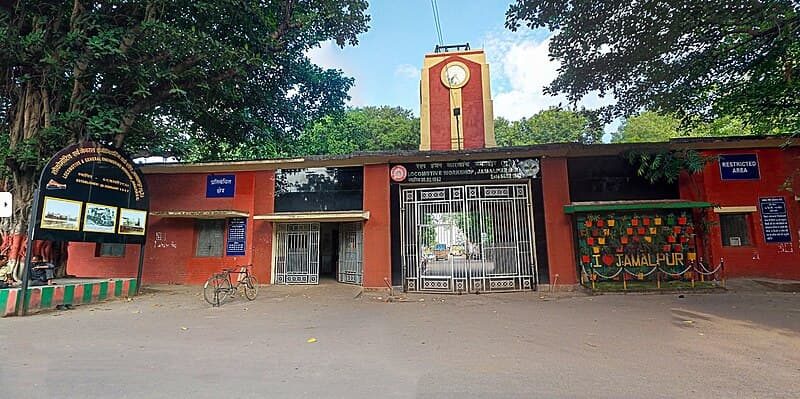 #10 Bihar School of Yoga — Top 10 Yoga Retreats in India 2026
