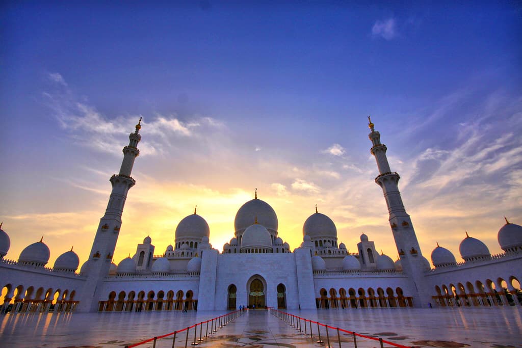 #1 Sheikh Zayed Grand Mosque — Top 10 Things to See in Abu Dhabi in 2026