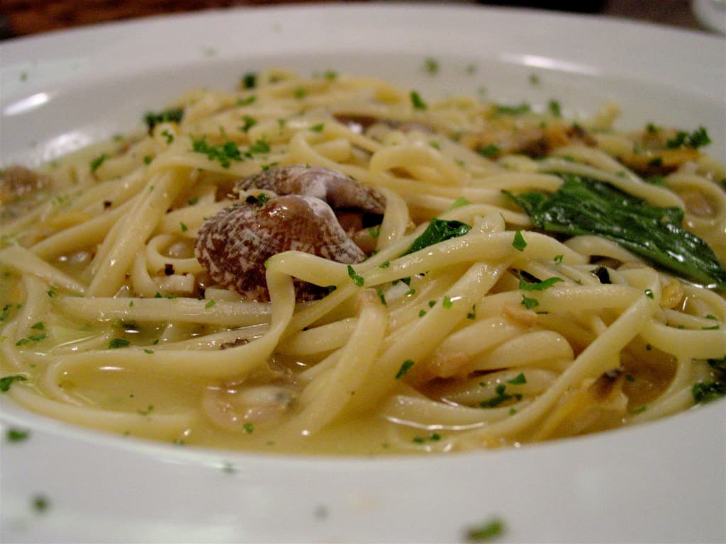 #9 Spaghetti alle Vongole — Top 10 Italian Pasta Dishes in 2026