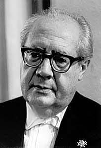 #9 Andrés Segovia — Top 10 Spanish Musicians and Bands