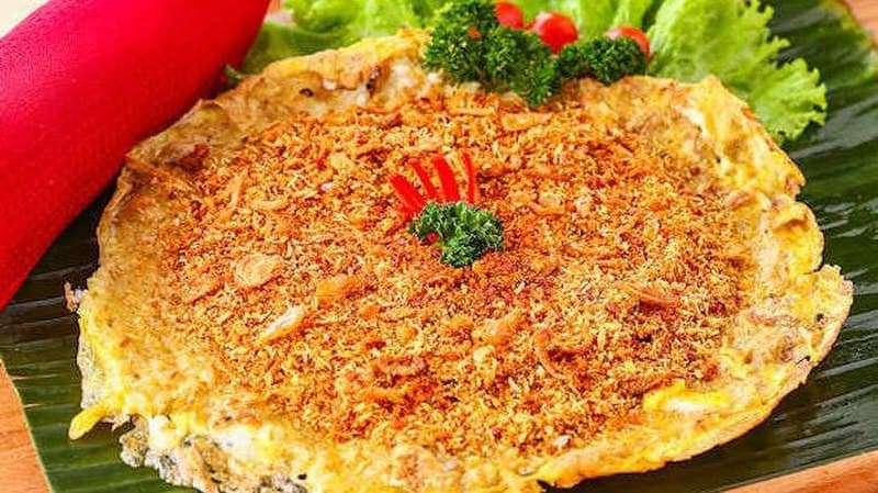 #7 Kerak Telor — Top 10 Indonesian Street Foods in 2026