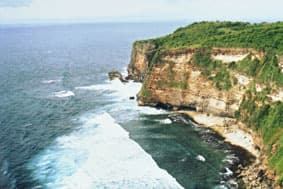#1 Uluwatu — Top 10 Indonesia Surf Spots in 2026