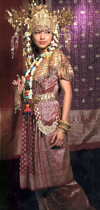 #6 Tenun Songket — Top 10 Indonesian Batik & Fashion in 2026