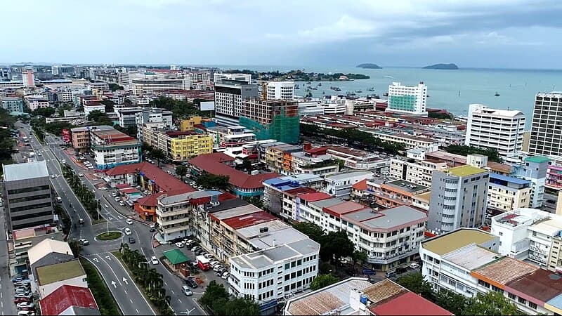 #8 Kota Kinabalu Waterfront Night Market — Top 10 Malaysian Hawker Centres in 2026