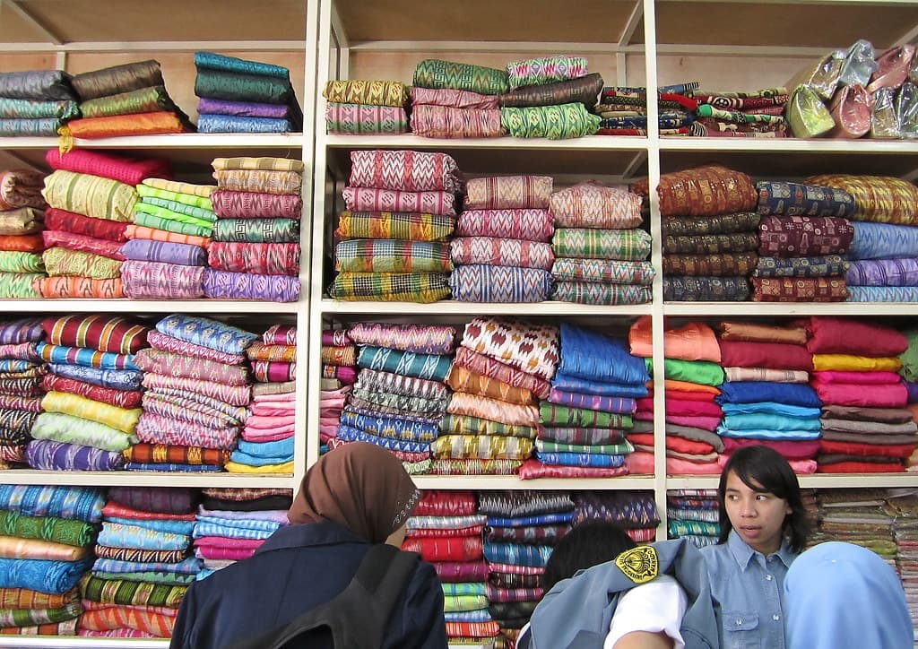 #2 Songket Weaving — Top 10 Malaysian Traditional Arts & Crafts