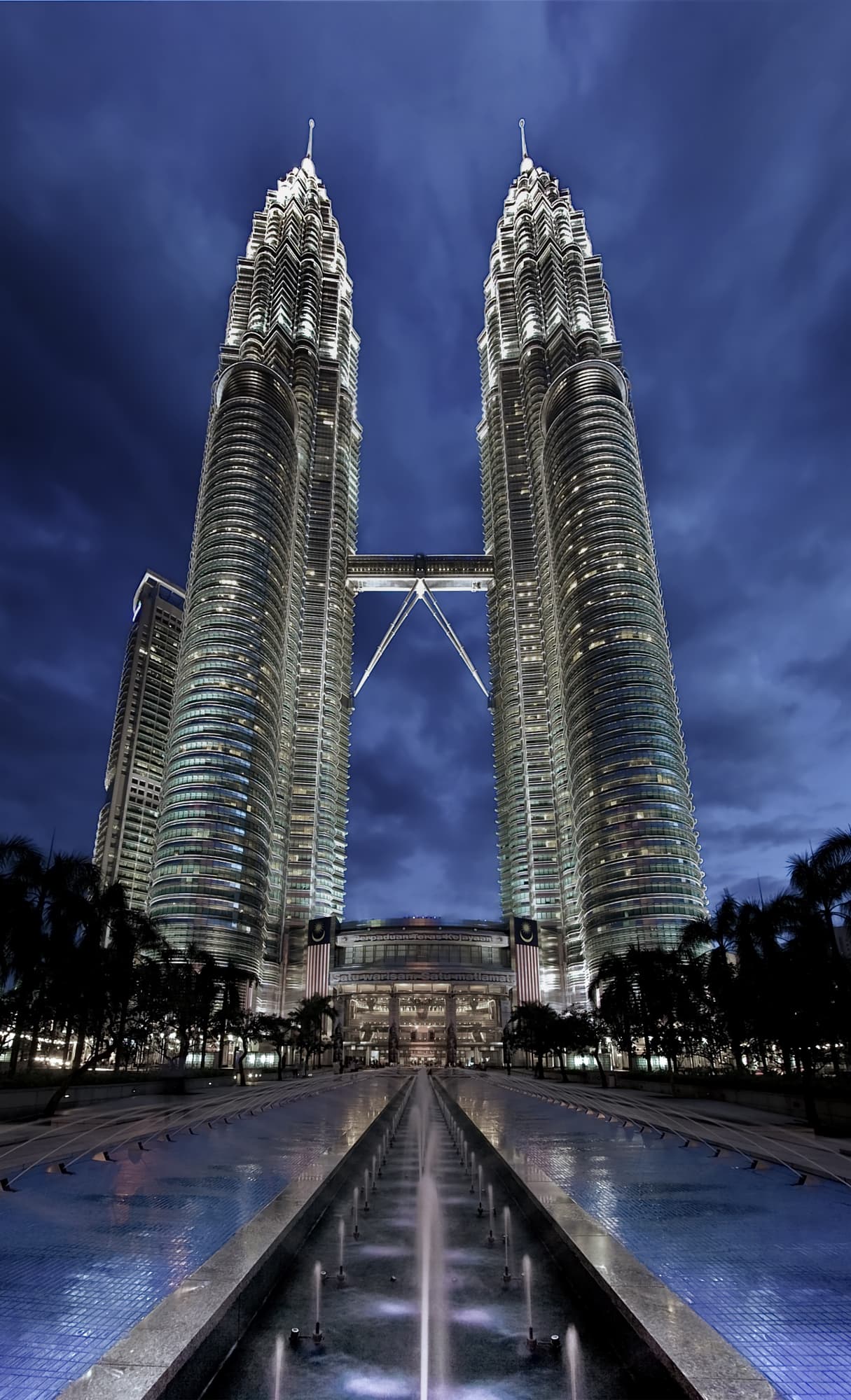 #5 Malaysia — Top 10 Best Countries to Retire in 2025 (Cost, Visas & Healthcare Compared)
