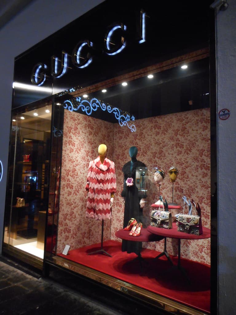 #4 Gucci — Top 10 Most Popular Luxury Brands in the World 2025