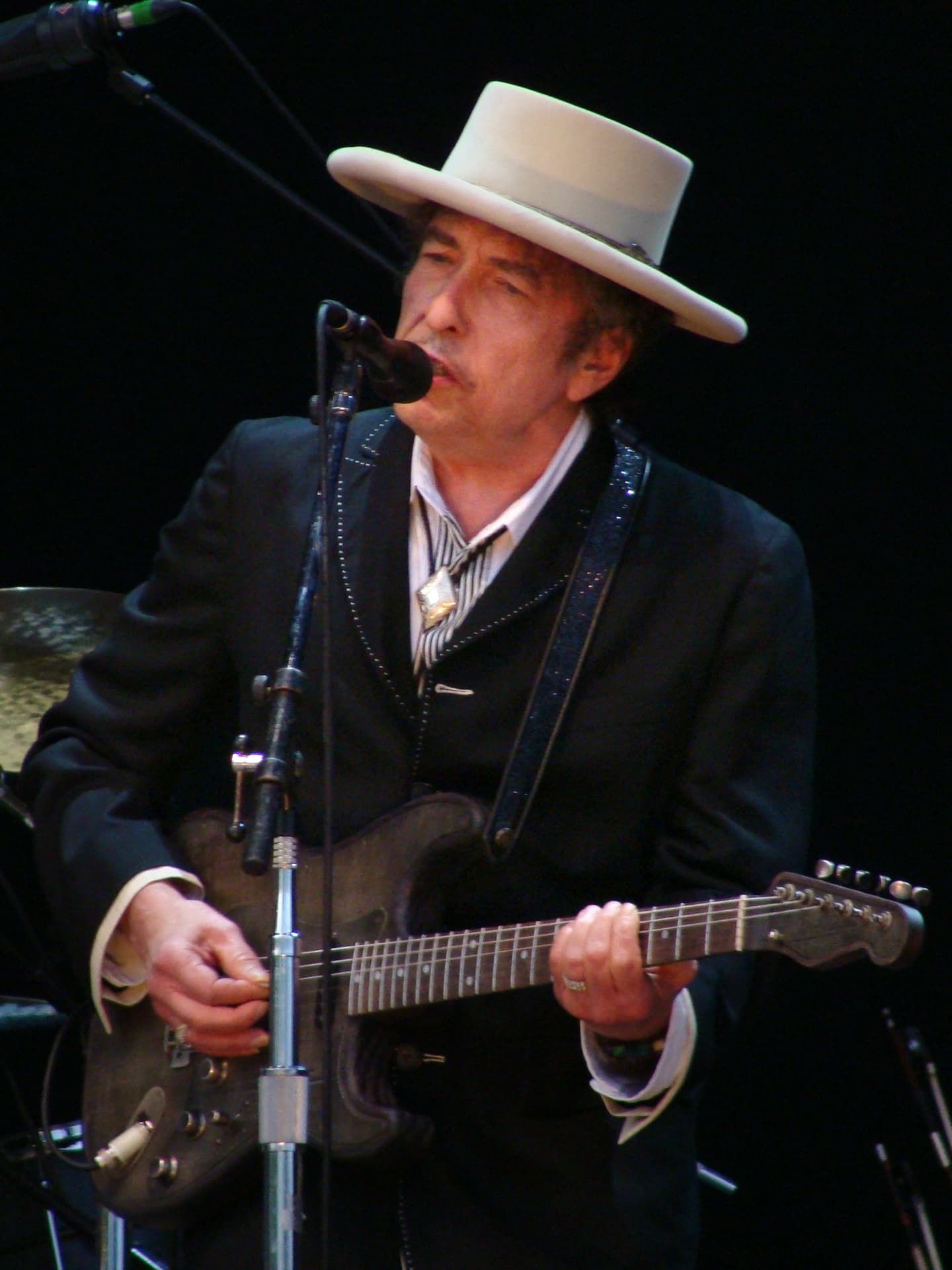 #4 Bob Dylan — Top 10 Greatest Musicians of All Time