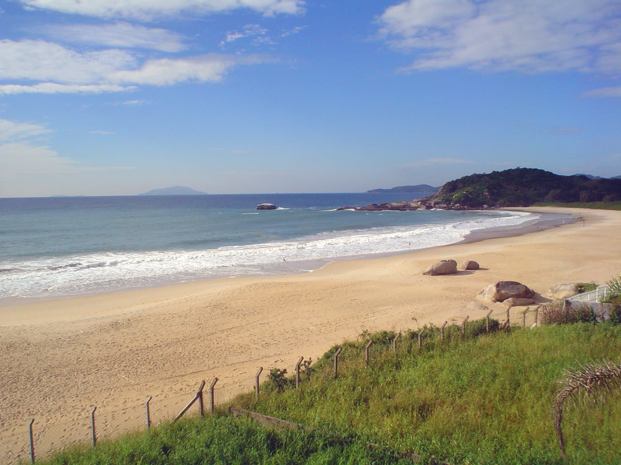 #9 Praia de Bombinhas, Santa Catarina — Top 10 Brazilian Beaches