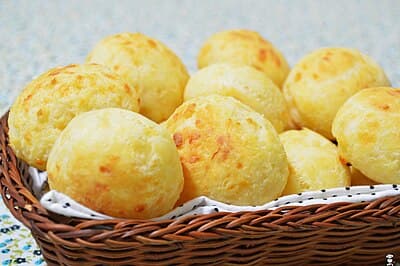 #4 Pao de Queijo — Top 10 Brazilian Street Foods