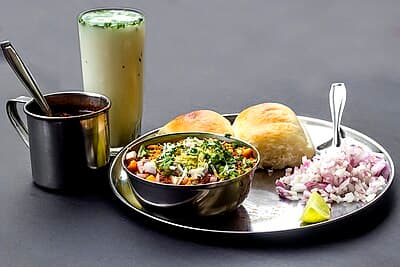 #8 Misal Pav — Top 10 Indian Street Foods