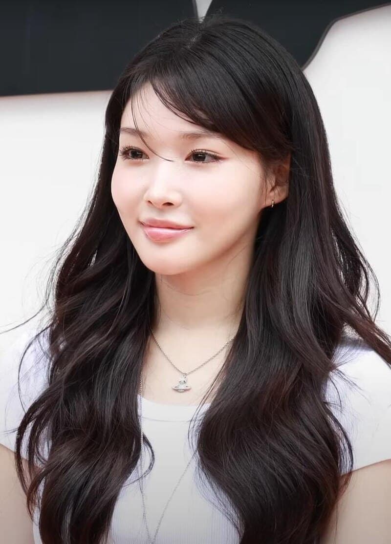 #9 Chungha (Kim Chung-ha) — Top 10 K-Pop Solo Artists