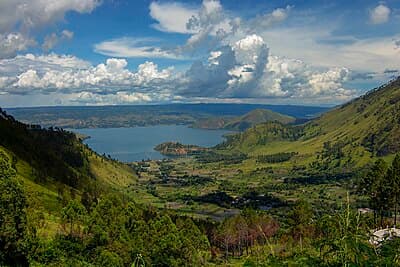 #7 Lake Toba — Top 10 Tourist Destinations in Indonesia