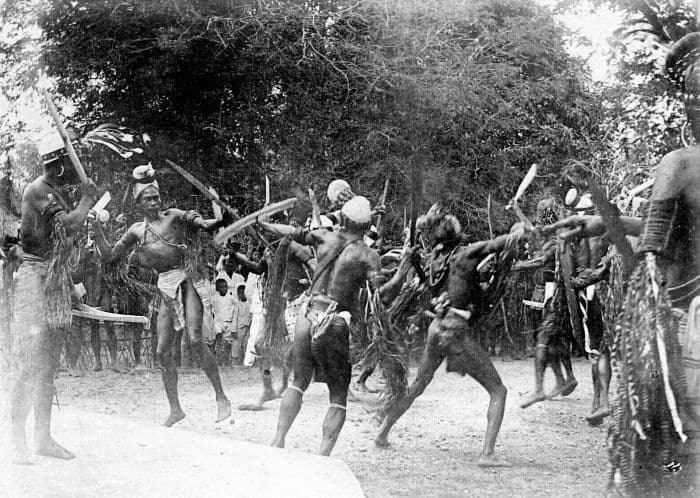 #9 Cakalele Dance — Top 10 Indonesian Traditional Dances