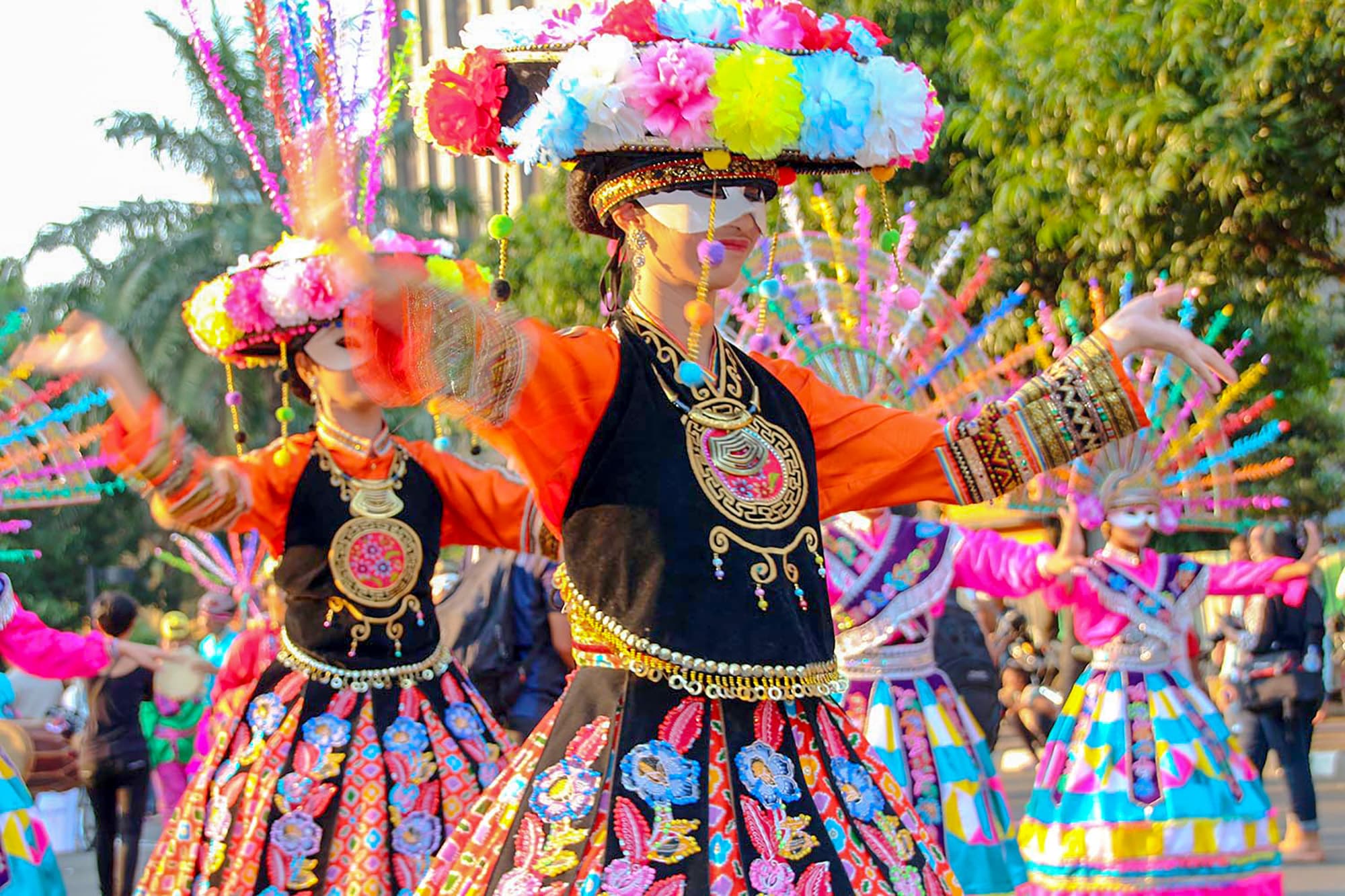 #10 Yapong Dance — Top 10 Indonesian Traditional Dances