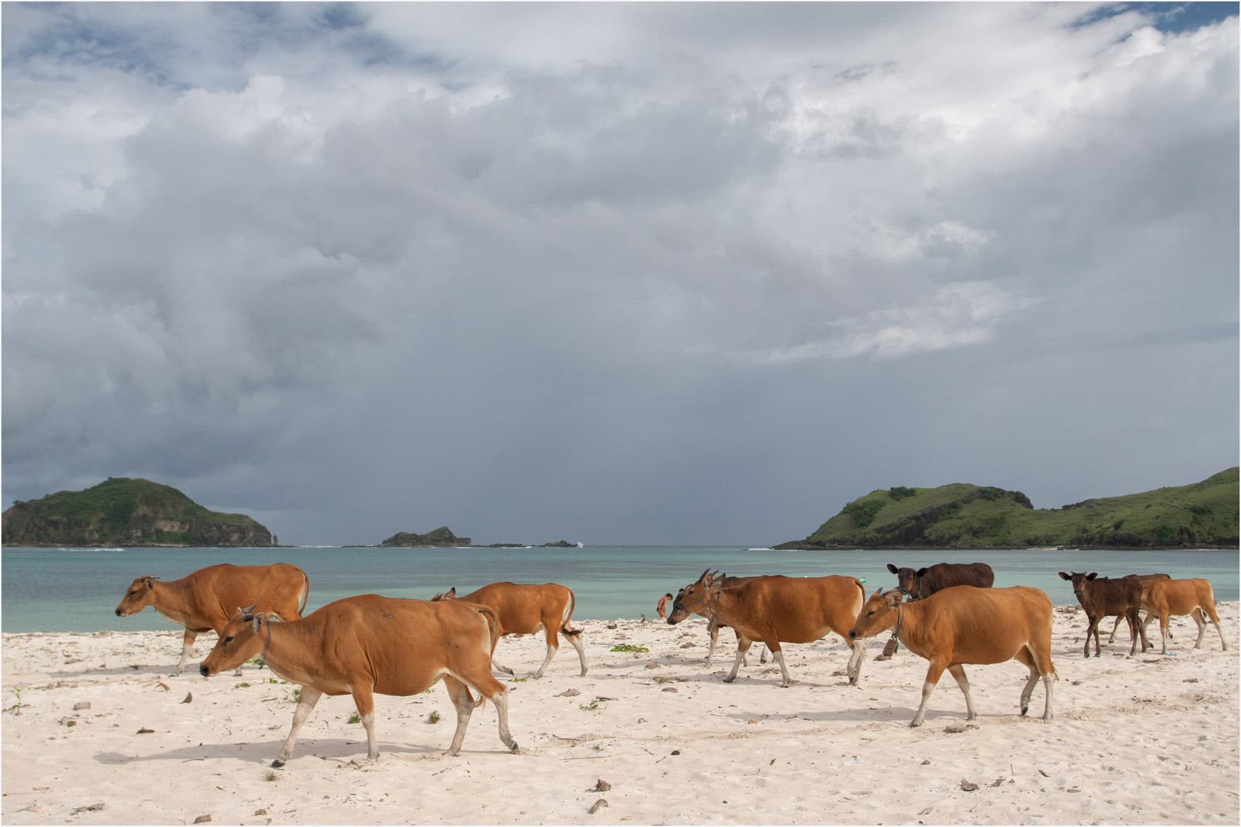 #4 Tanjung Aan, Lombok — Top 10 Beaches in Indonesia